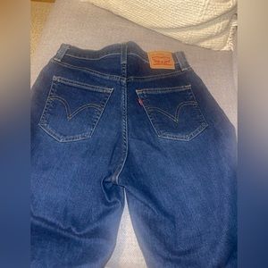 Levis High waisted mom jean